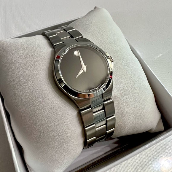 Movado classic style womens watch - Picture 1 of 7